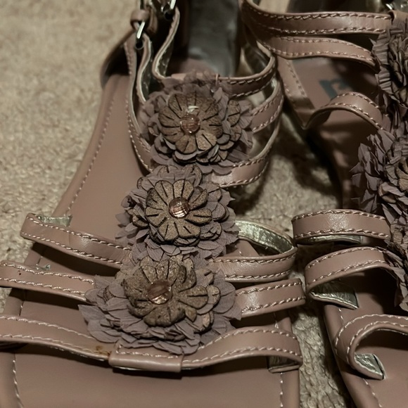 R2 Size 10 Mauve/Lavender Floral Sandals - Picture 2 of 5